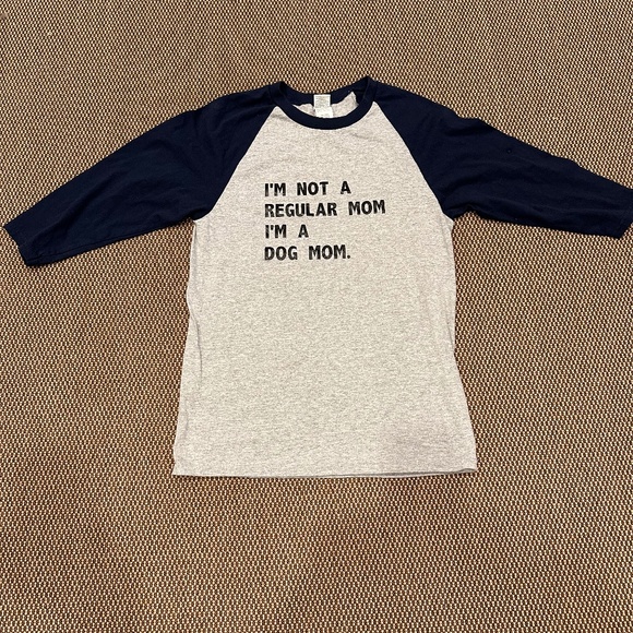 DOG MOM BASEBALL T SHIRT SIZE SMALL - Picture 1 of 4